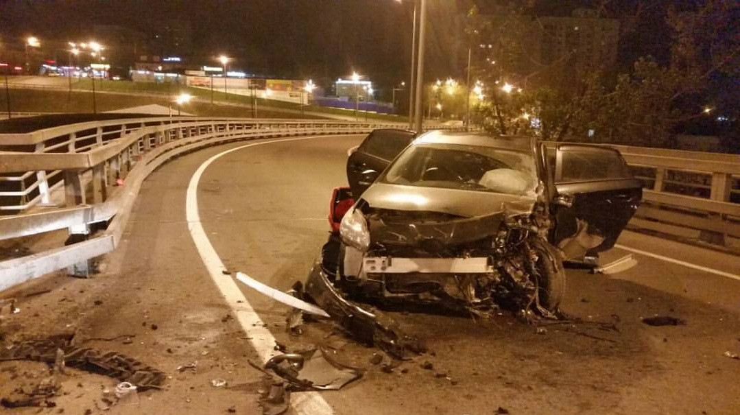 Нехорошее место: леера на Золотом мосту снесли дважды за три дня