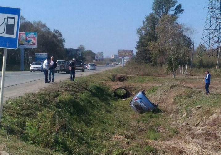 Машина приморца улетела в кювет на ровном месте