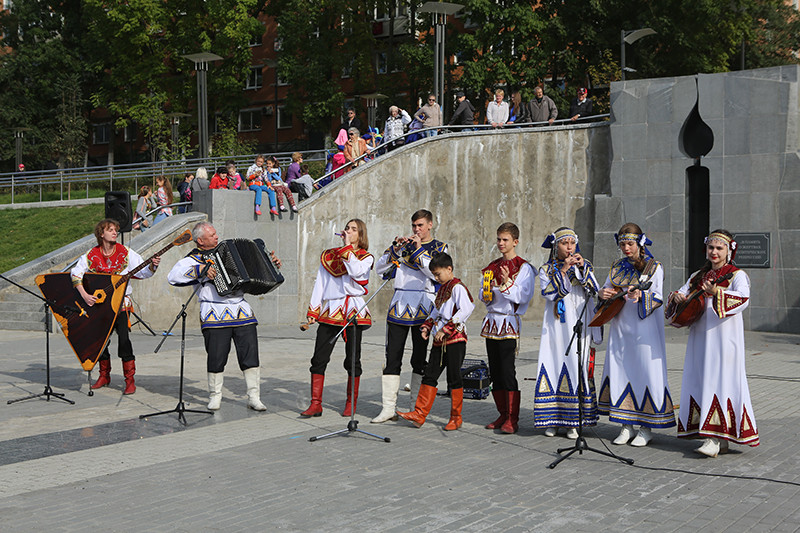 Сотни первореченцев отпраздновали День пожилого человека во Владивостоке