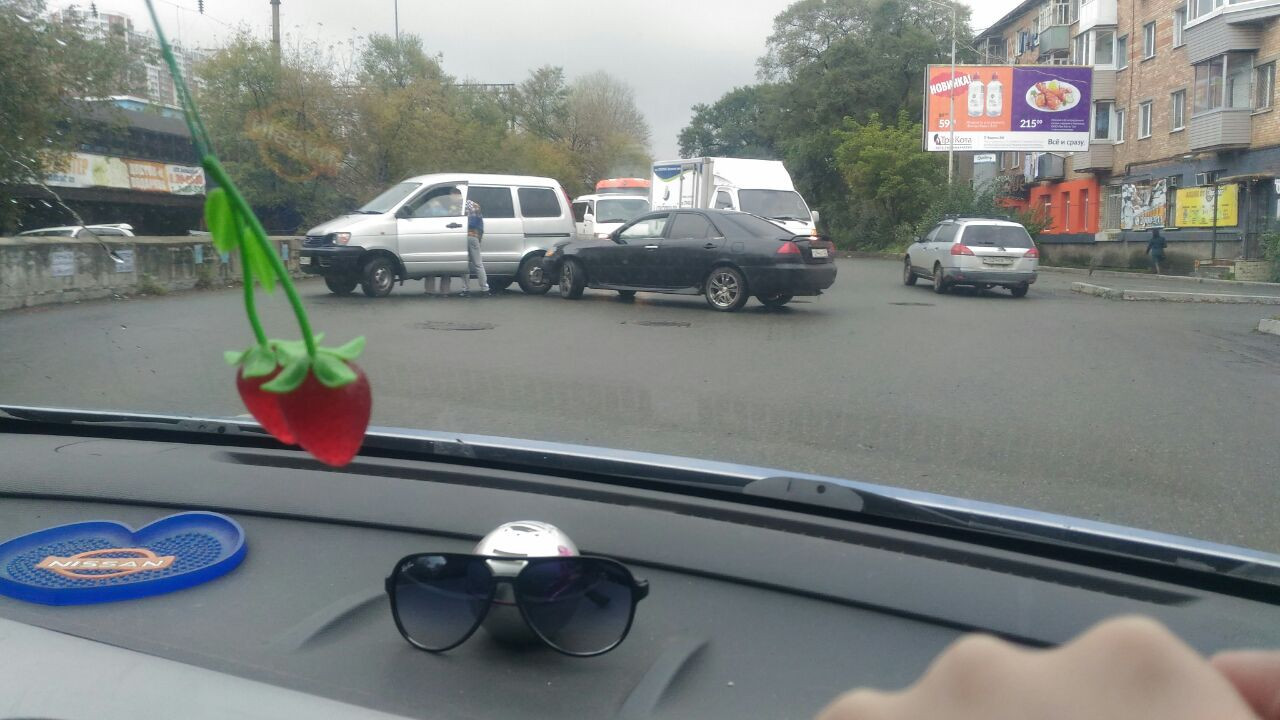 Авария на Фадеева осложнила проезд к Луговой (ФОТО)