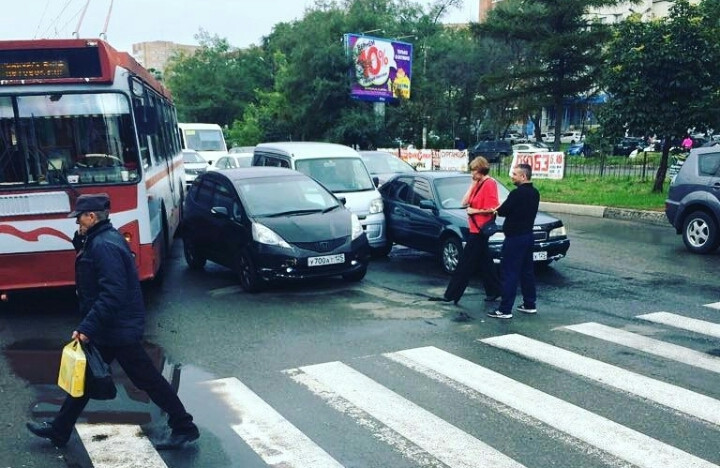  Движение во Владивостоке осложнили утренние ДТП (ФОТО)