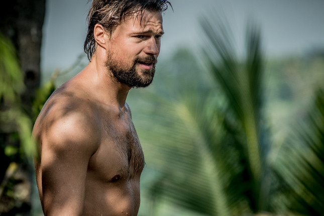 Для Данилы Козловского во Владивостоке ищут мужчину в плавках