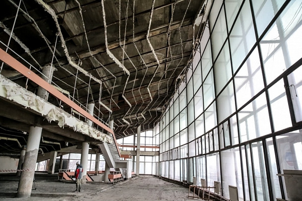 Владивостокский цирк одевают в двухцветные витражи