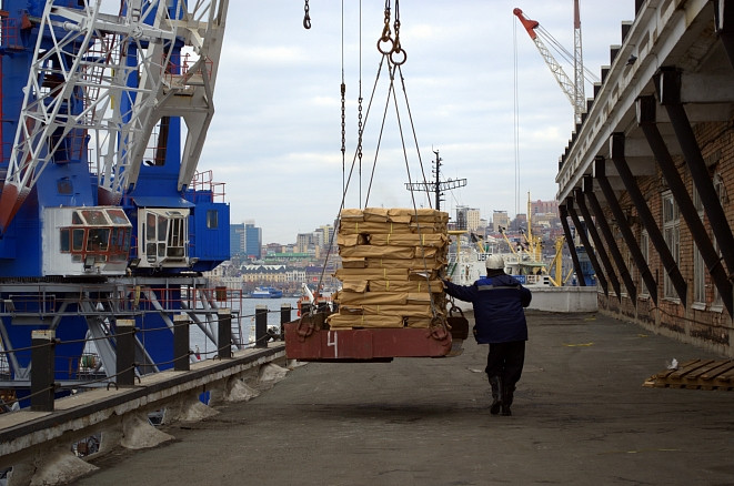 Докеры ВМТП вышли на митинг несмотря на предложенные должности