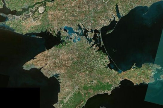 Земля двигает Крым  в сторону России