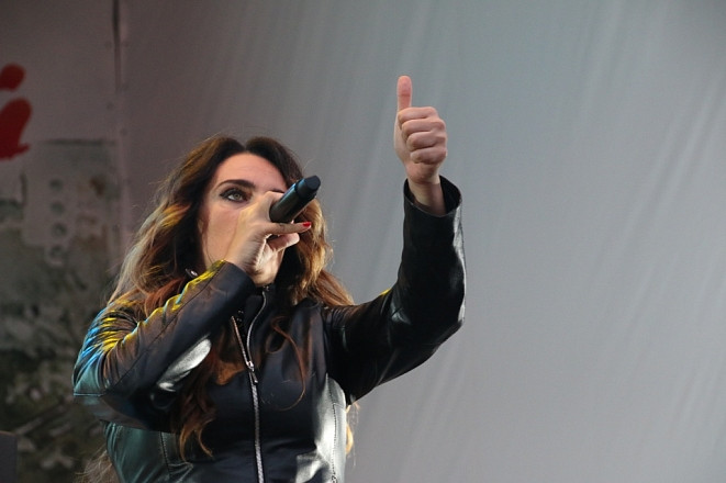 Беременная Ваенга не боится долгого пути во Владивосток