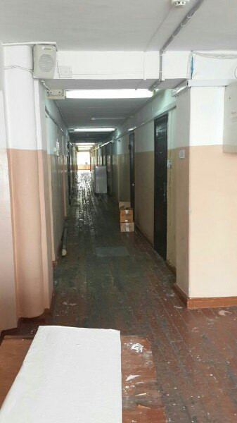 Школьника ограбили в подъезде