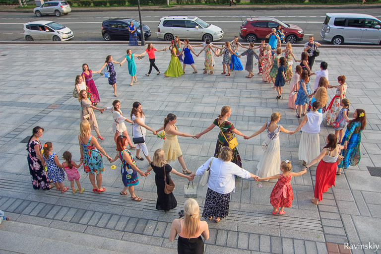 Вес девушки зависит от ее спутника