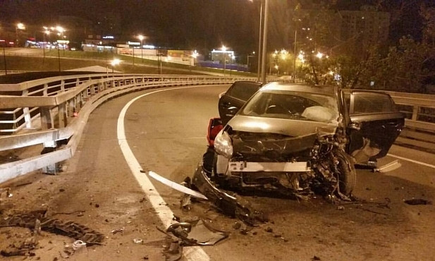 Леера на Золотом Мосту обходят не все (ВИДЕО)