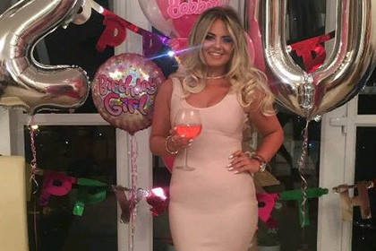 Девушку не пустили в ночной клуб из-за ее толщины