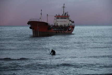 Молодого рыбака спасали 60 человек