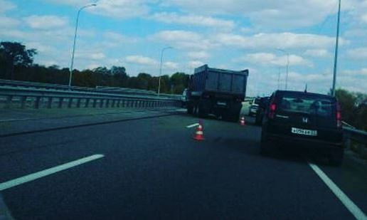  Подъезд к Владивостоку блокировали большегрузы  (ФОТО)