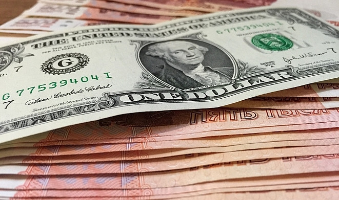 Курс рубля и доллара ждет среды