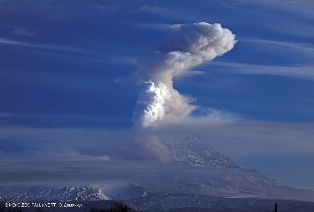 На Камачатке просыпается вулкан (ФОТО)