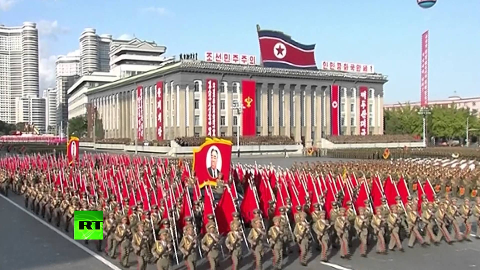 Северная Корея воздала почести своим вождям