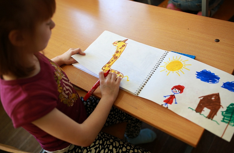 Более тысячи детей усыновили в Приморье в этом году