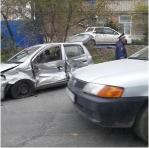 Убегая от полиции во Владивостоке, водитель джипа ранил женщину