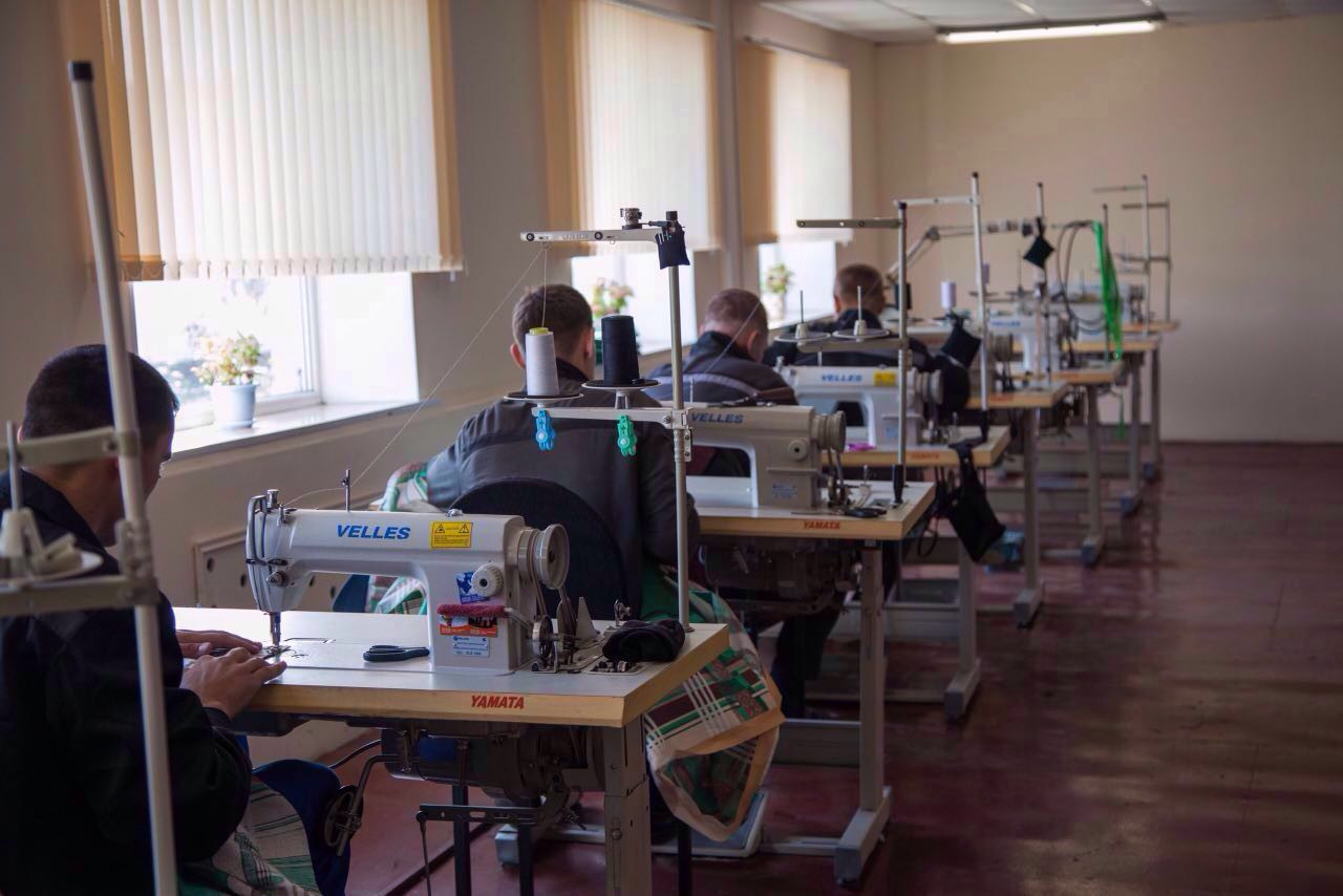 Осужденые в Приморье будут шить постельное для гостиниц   