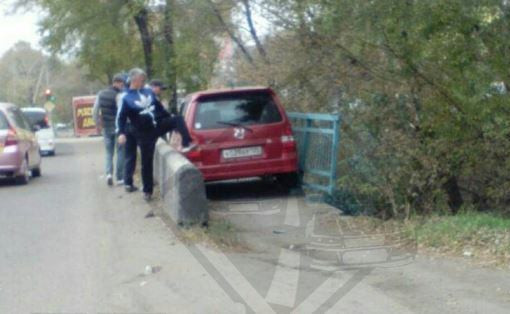 Необычный способ миновать пробку поставил женщину в безвыходное положение 
