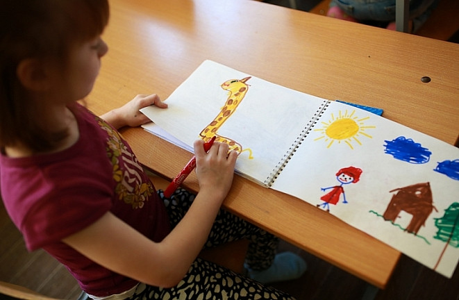 Приставы безуспешно воюют с алиментщицей