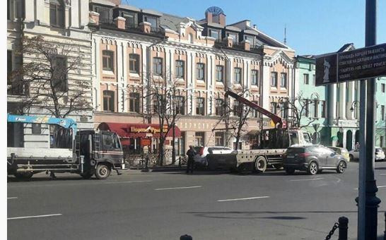 Эвакуаторы зверствуют на улицах Владивостока