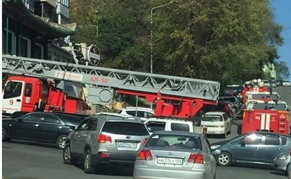 Во Владивостоке горит популярное кафе