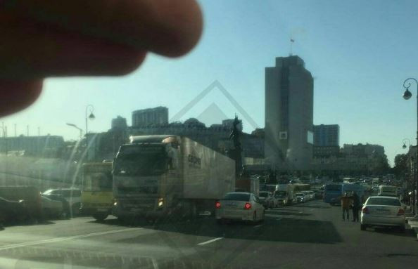 Движение в центре Владивостока заблокировано 