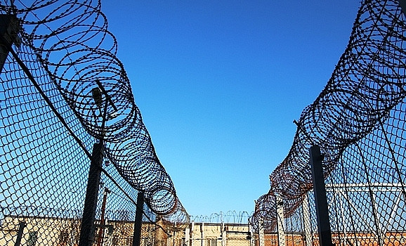 Экс-губернатору Сахалина продлили арест