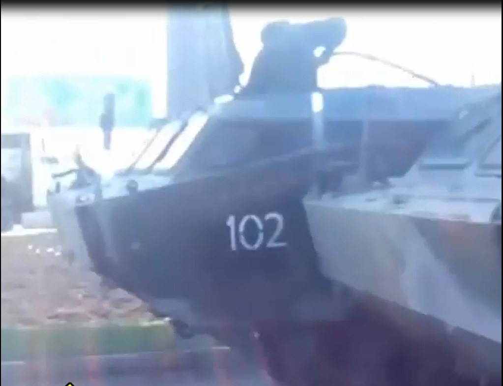 Два БТР не поделили дорогу в Приморье (видео)