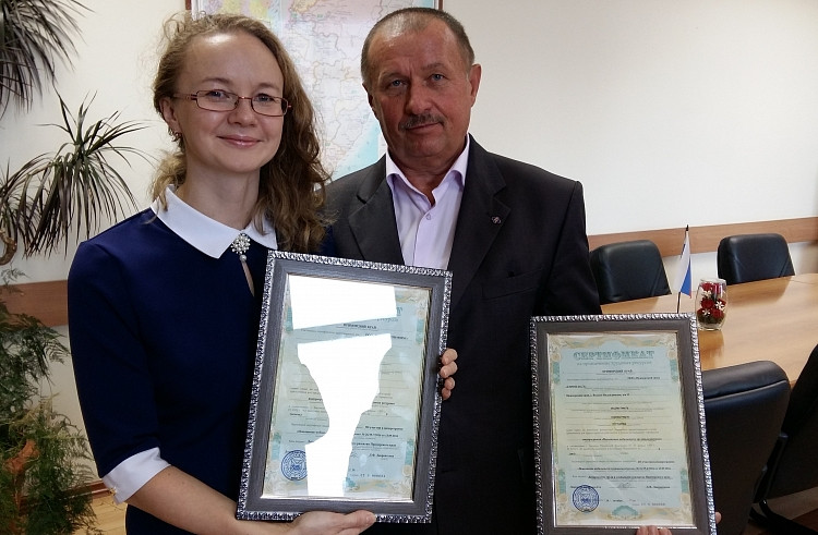 Приморским работодателям вручили сертификаты участников программы мобильной занятости