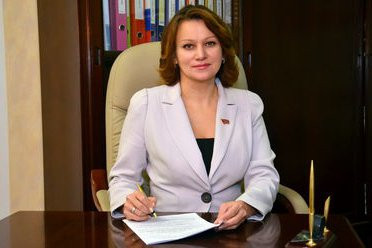 Елена Новицкая поздравляет рыбаков с профессиональным праздником