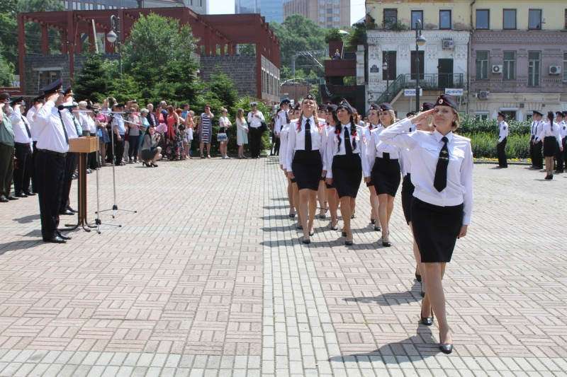 Молодые полицейские готовятся к службе во Владивостоке
