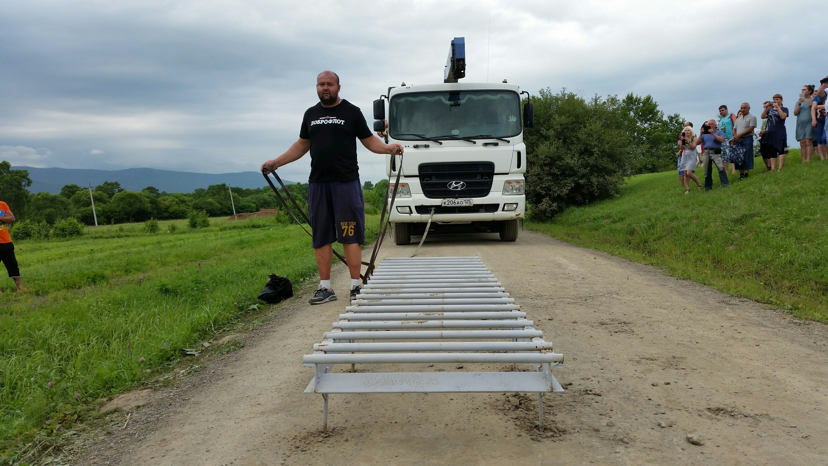 Приморский силач Иван Савкин хвастается новыми успехами