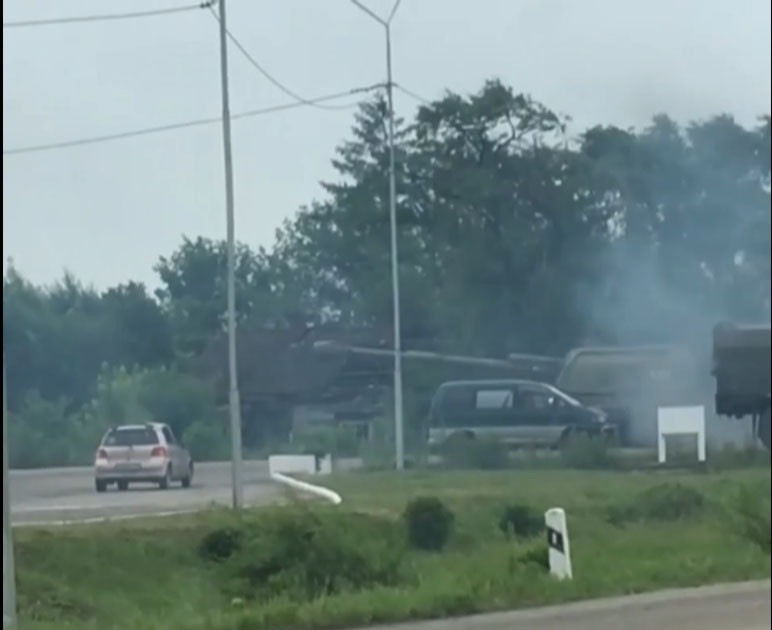 Жители Уссурийска опоздали на работу из-за танков (видео)