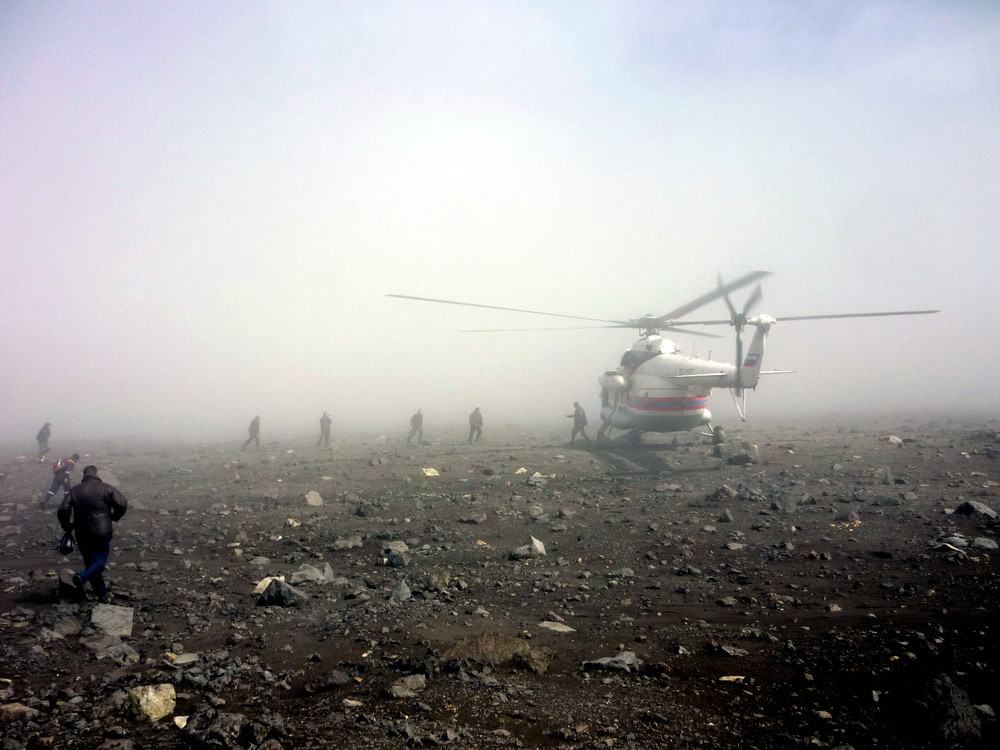 Вертолет со спасателями отправился в село на Камчатке