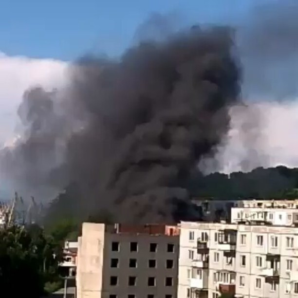 Клубы черного дыма поднялись над Находкой (видео)