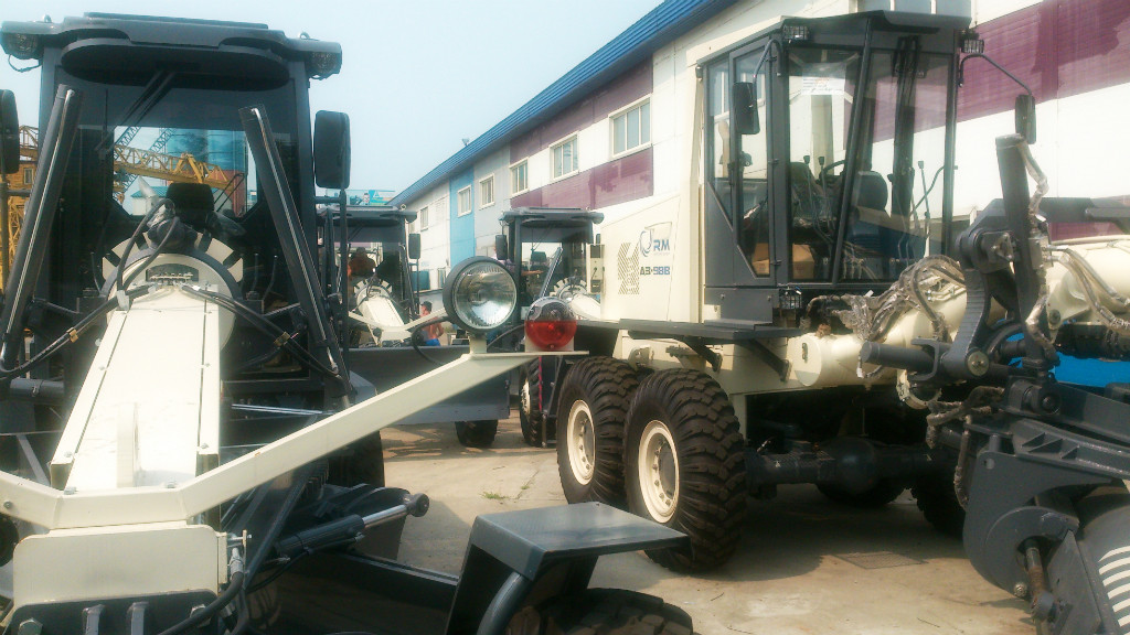 Новые грейдеры прибыли в Приморье