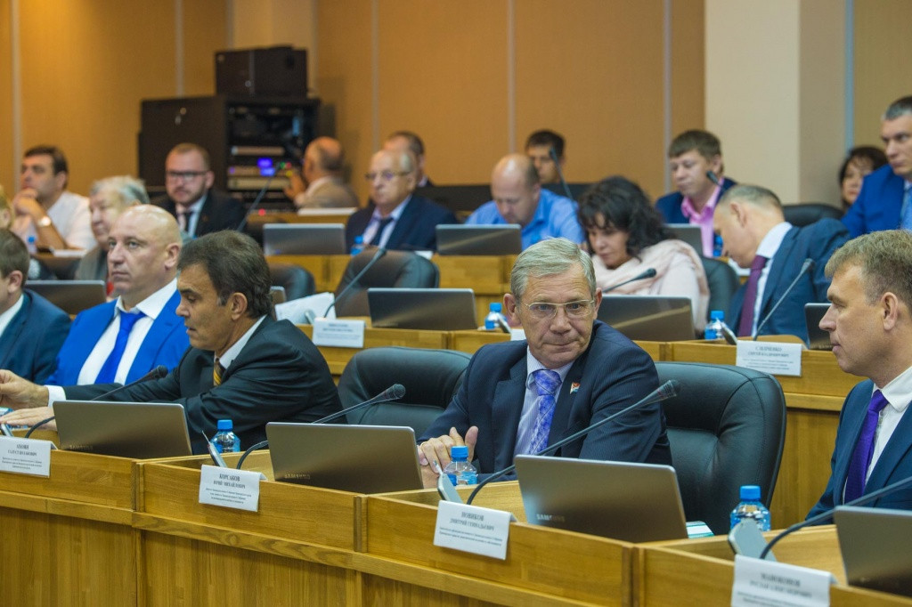 Плату за прогулы предлагают ввести в приморском парламенте