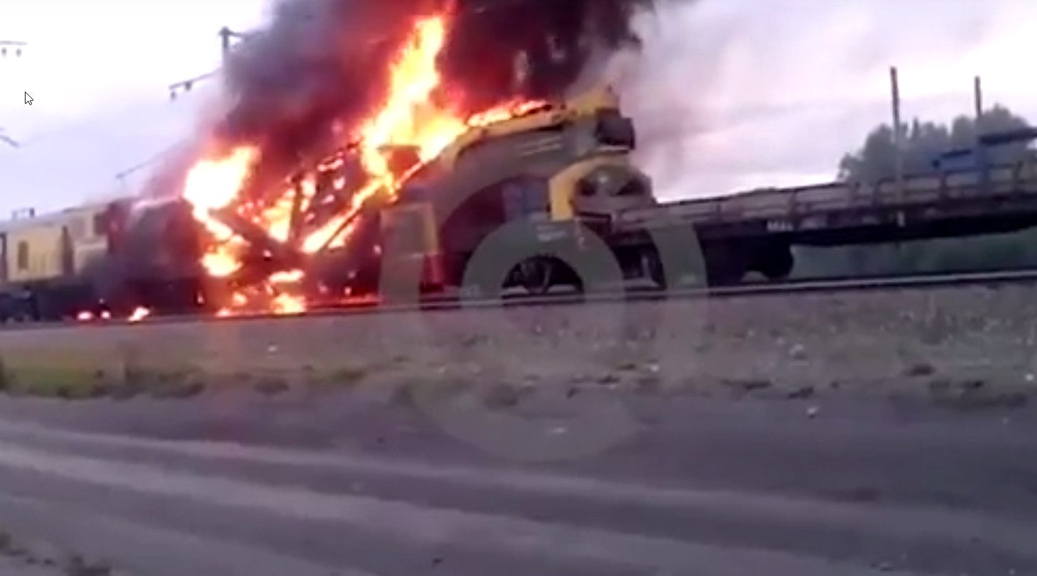 Соцсети: в Амурской области горит поезд