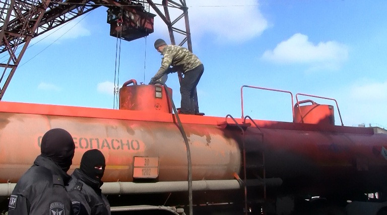 Хабаровчане продавали муниципальное топливо «налево»