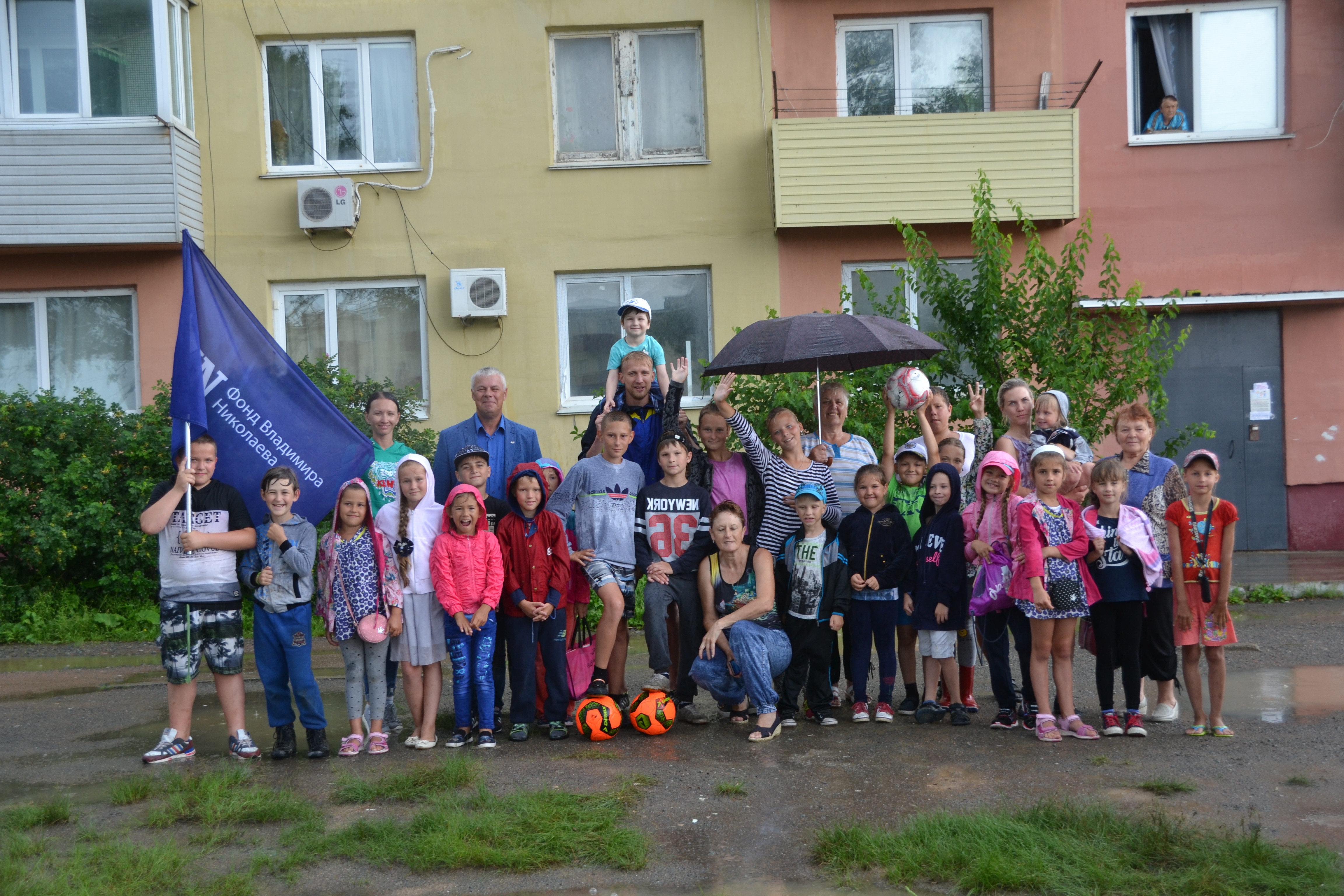 Фонд Владимира Николаева устроил праздник для детей на Русском