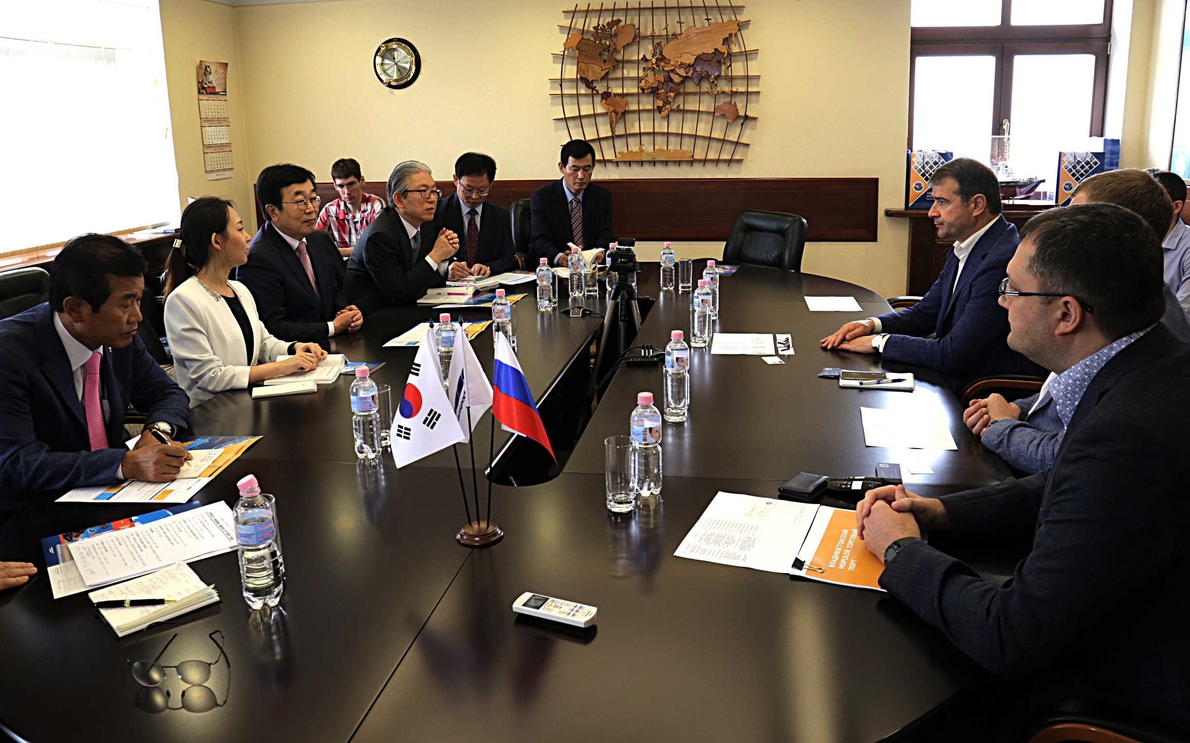 Мэр Пусана Со Бёнсу посетил ВМТП с рабочим визитом