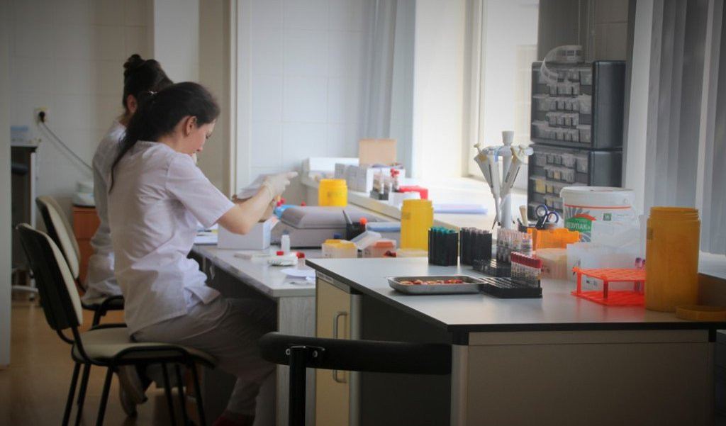 Экс-главу медцентра ДВФУ оставили в СИЗО