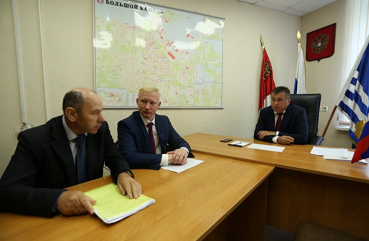 В ремонте дороги на въезд в Большой Камень должны участвовать инвесторы ТОР - губернатор Приморья