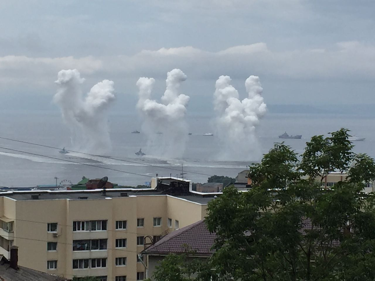 Из-за Дня ВМФ иностранцы во Владивостоке лезут на сопки