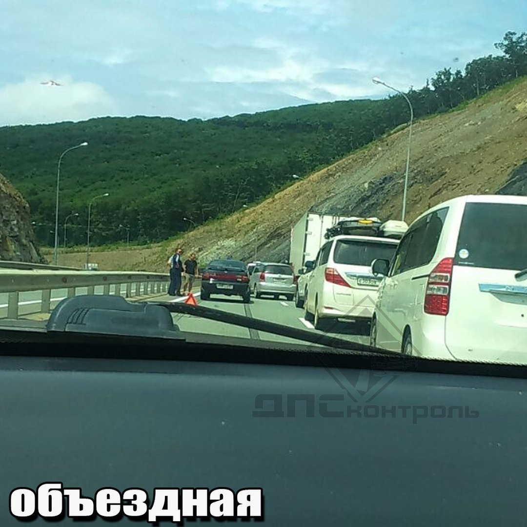 Большая пробка может заблокировать выезд из Владивостока (фото)