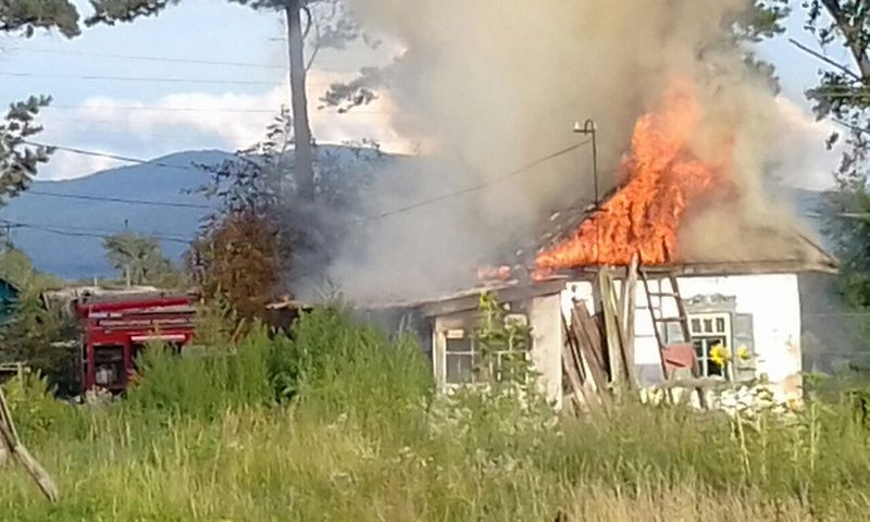 Пожарные спасли женщину в Приморье