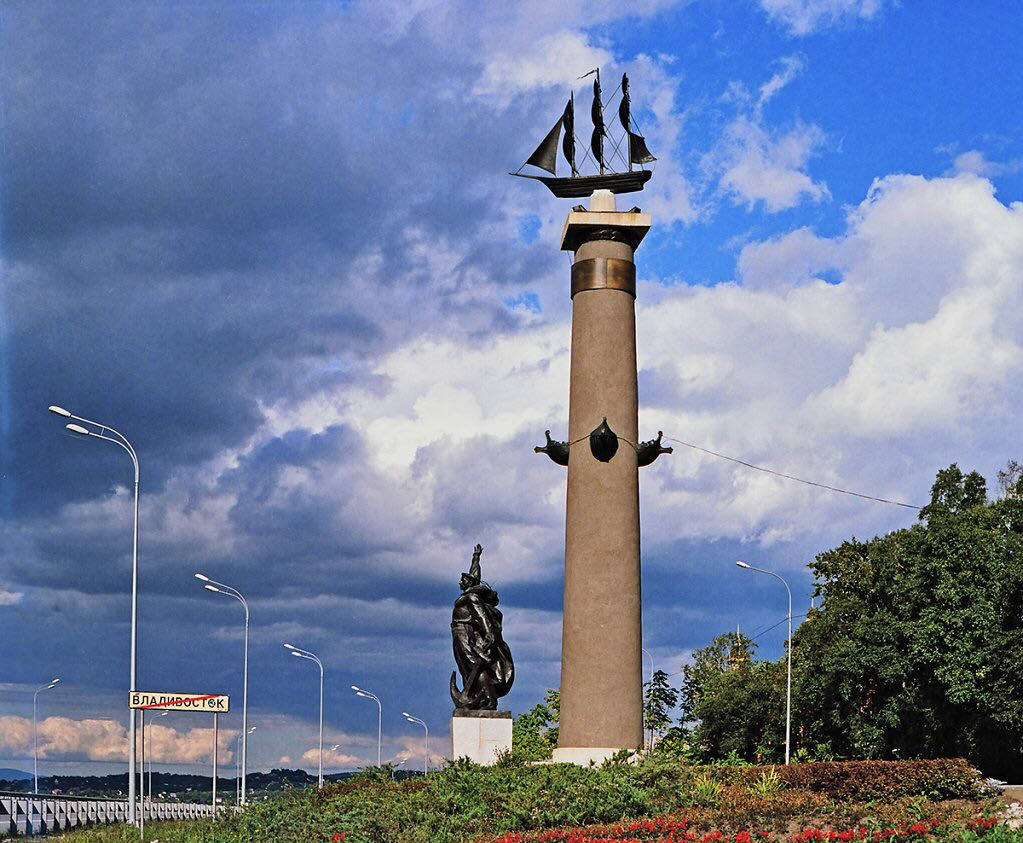 Активисты программы «Чистый дворик» приведут в порядок городскую стелу