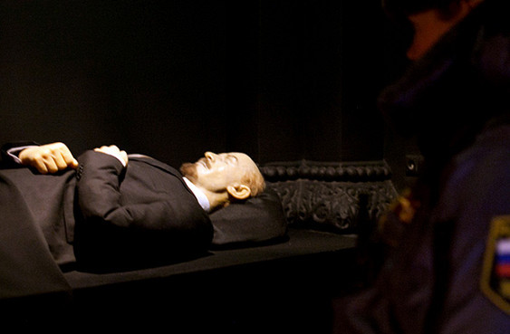 С судьбой тела Ленина определились в России