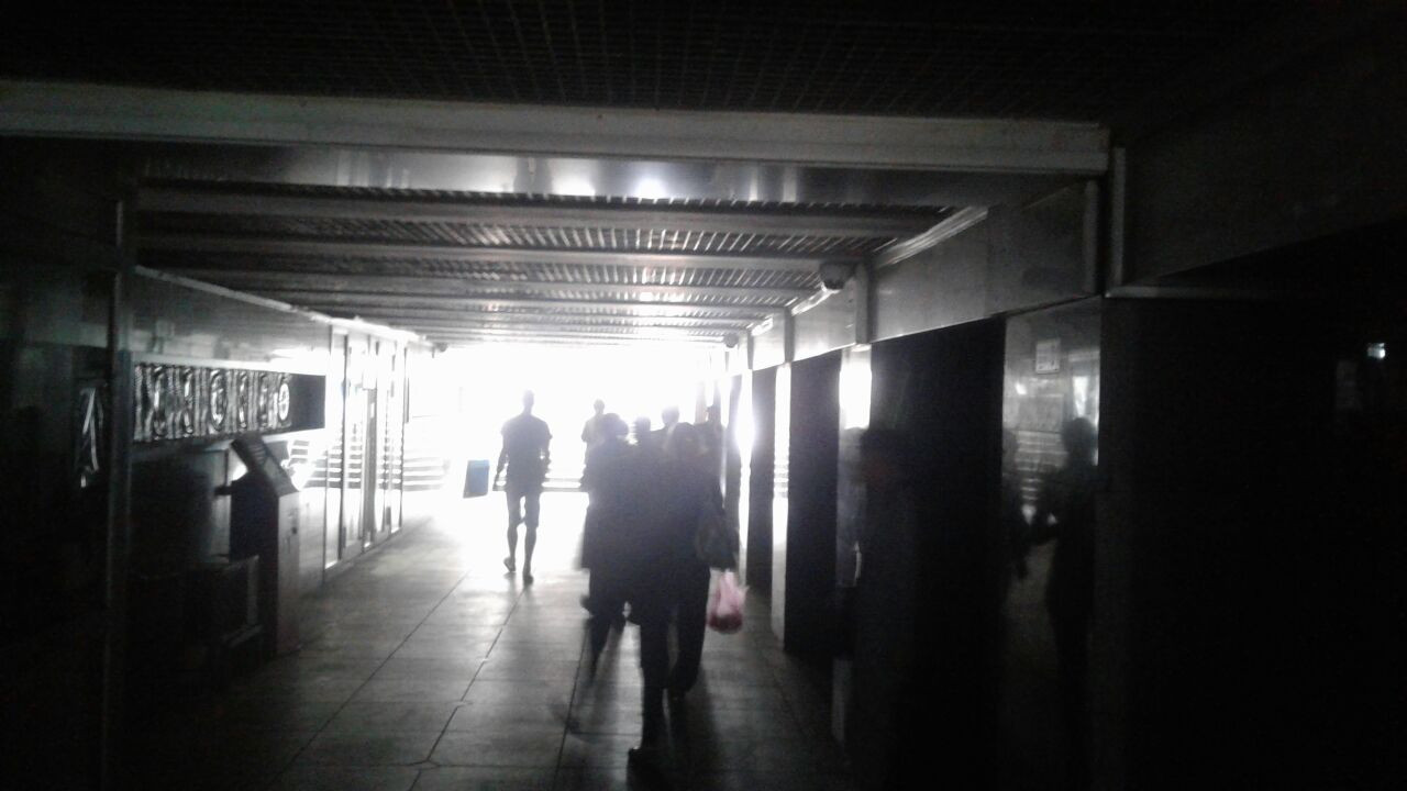 Главный подземный переход Владивостока погрузился во тьму (фото)